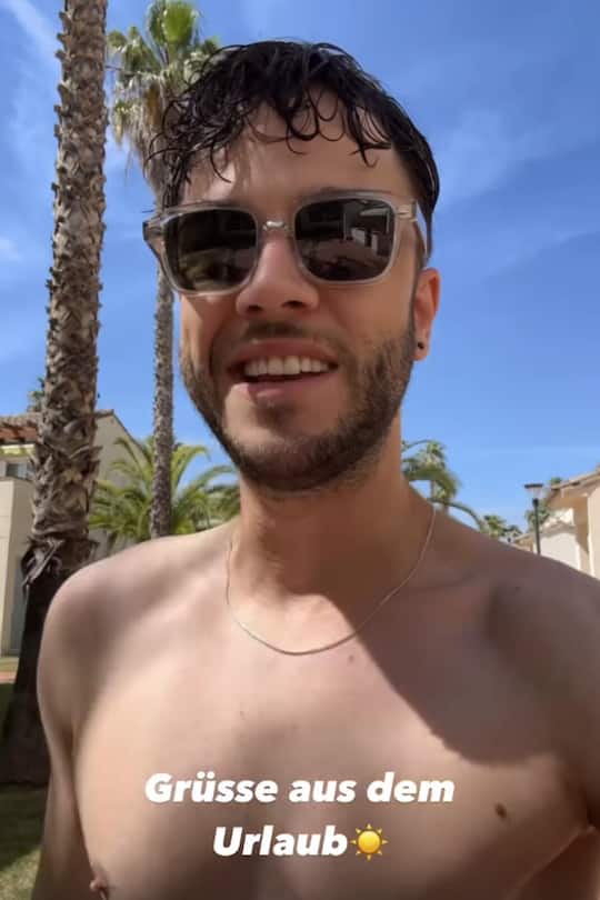 Das Paar hat es ins sonnige Spanien verschlagen.