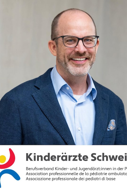 Dr. med. Marc Sidler, Facharzt für Kinder- und Jugendmedizin in eigener Praxis in Binningen (BL) und Präsident von Kinderärzte Schweiz, dem Berufsverband der Kinder- und Jugendärzt:innen in der Praxis.