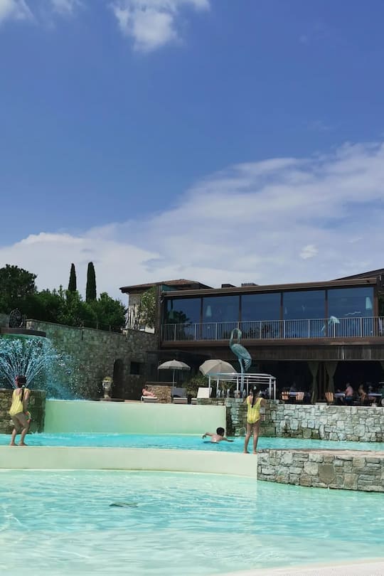 Christa Rigozzi geniesst die Sonne in Verona.