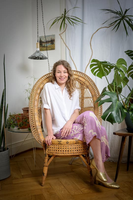 Saengerin Anna Rossinelli aufgenommen am 07.06.2019 in ihrer Wohnung in Basel. Bild © Remo Naegeli