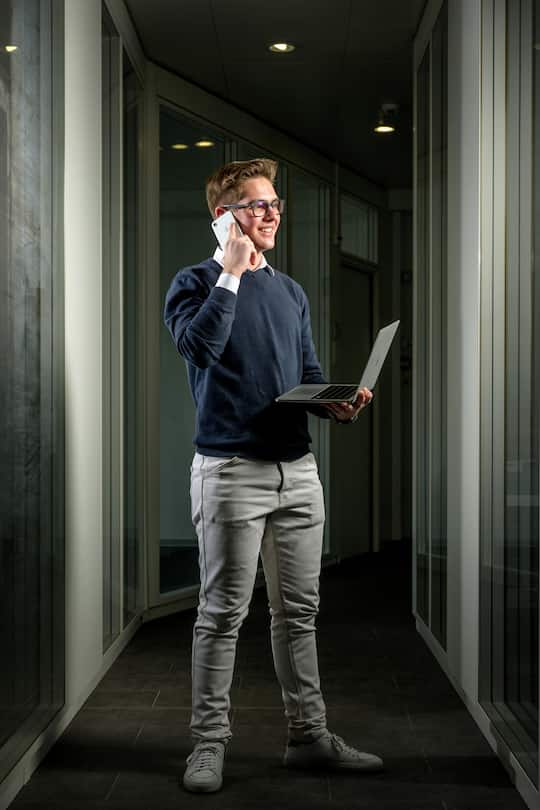 Junge Talente Sammelstory. jungunternehmer Diego Simone gruendete mit 13 sein unternehmen. Bild © Remo Naegeli