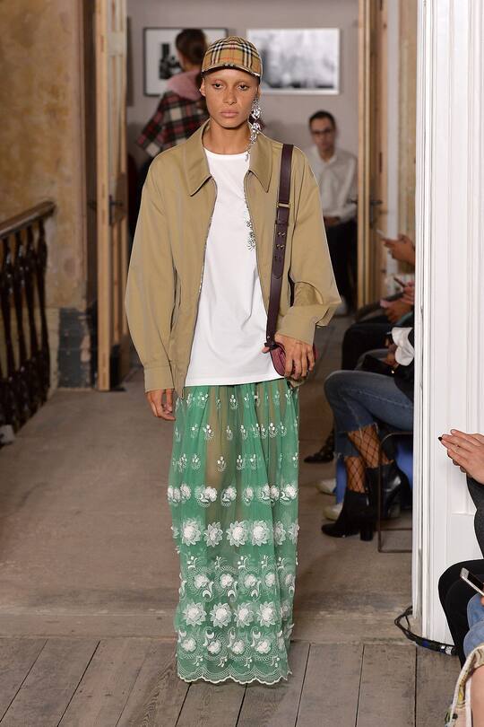 Runway-Look bei der Burberry Herbst/Winter 17/18 Show in London