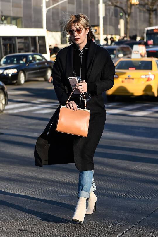 Street Style New York Trend weisse Schuhe