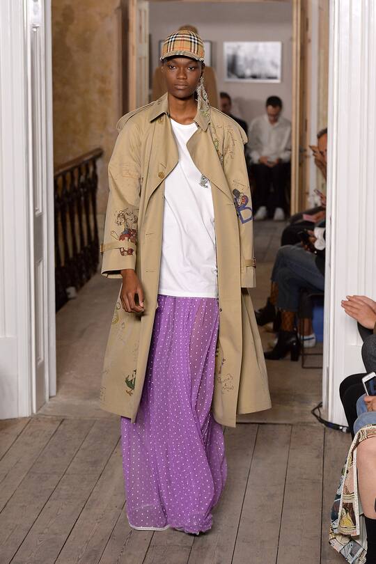 Runway-Look bei der Burberry Herbst/Winter 17/18 Show in London