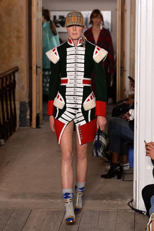 Runway-Look bei der Burberry Herbst/Winter 17/18 Show in London