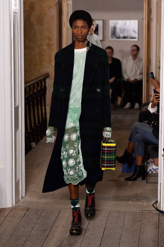 Runway-Look bei der Burberry Herbst/Winter 17/18 Show in London