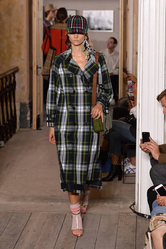 Runway-Look bei der Burberry Herbst/Winter 17/18 Show in London