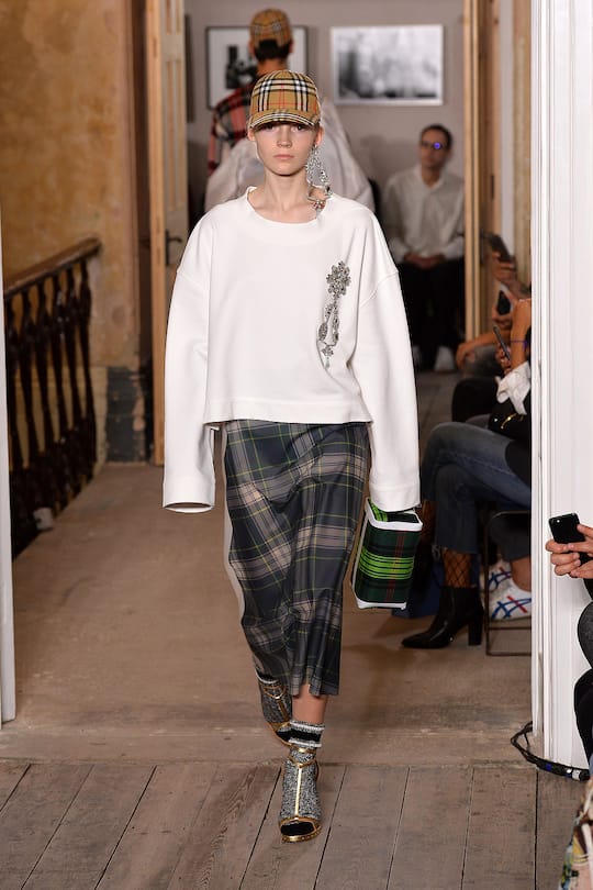 Runway-Look bei der Burberry Herbst/Winter 17/18 Show in London