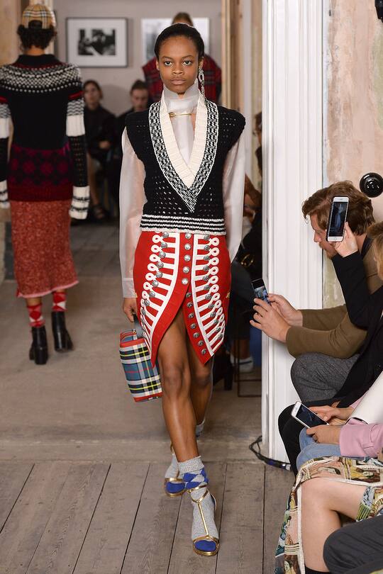 Runway-Look bei der Burberry Herbst/Winter 17/18 Show in London