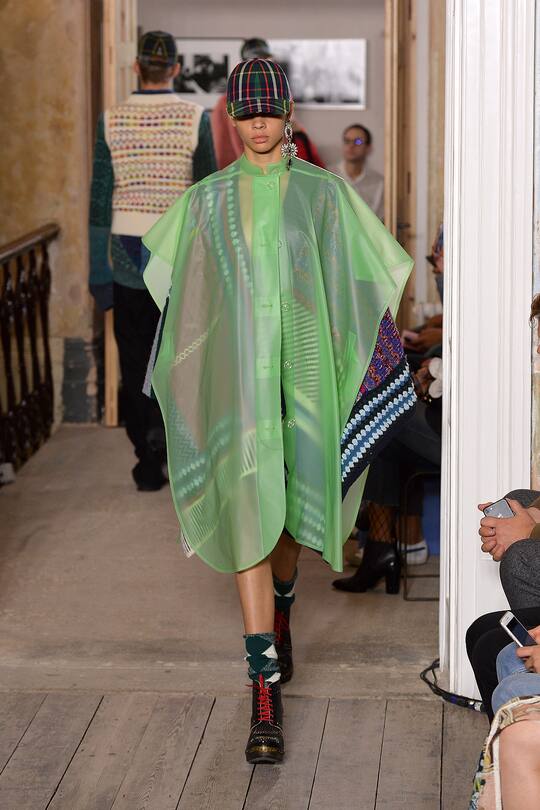 Runway-Look bei der Burberry Herbst/Winter 17/18 Show in London