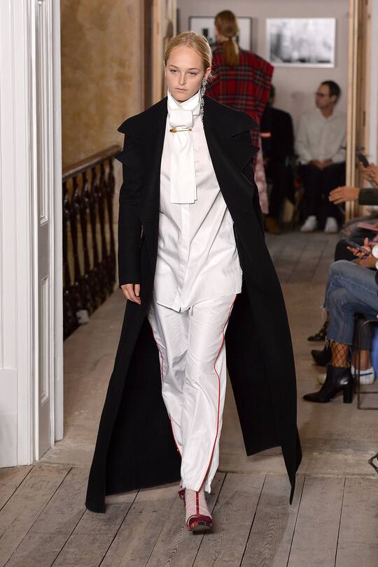 Runway-Look bei der Burberry Herbst/Winter 17/18 Show in London