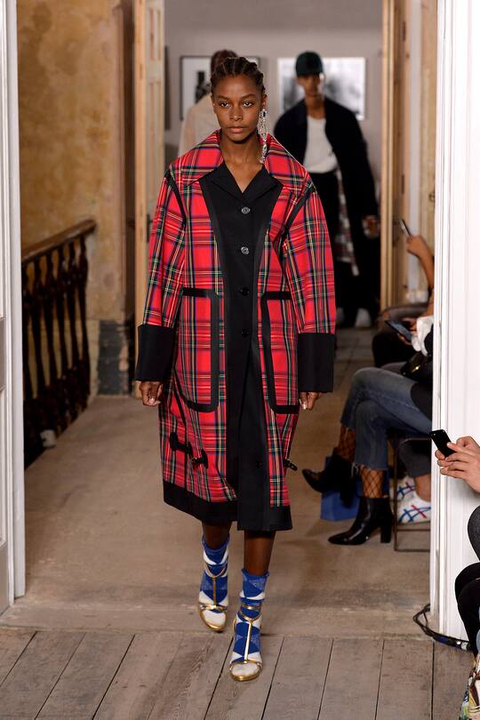 Runway-Look bei der Burberry Herbst/Winter 17/18 Show in London