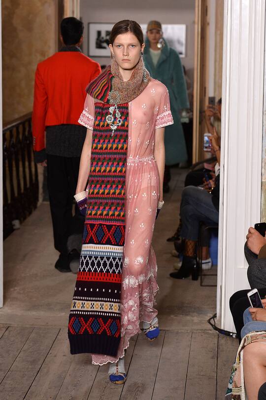 Runway-Look bei der Burberry Herbst/Winter 17/18 Show in London