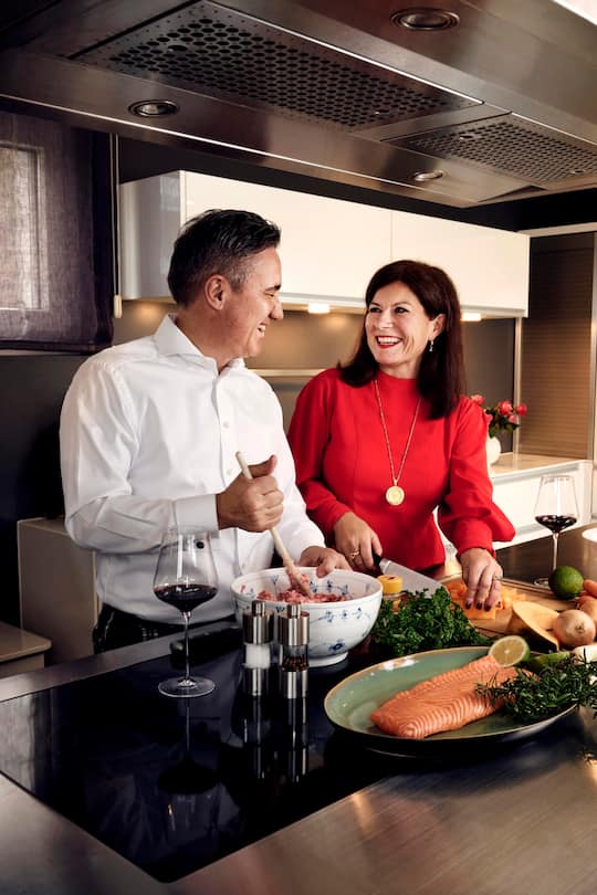 Markus und Daniela Saegmueller Gastronomen, Kinder Annina und Andri, Zollikon ZH, 2020, LIVING SI 16/2021