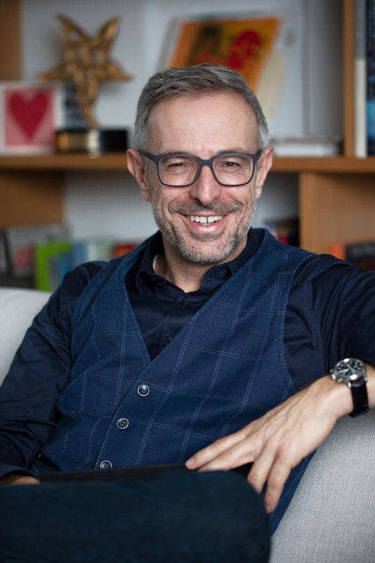 Fernseh- und Radiomoderator Dani Fohrler sitzt am 7. Dezember 2018 in seiner Wohnung in Solothurn. Foto: Sonja Ruckstuhl