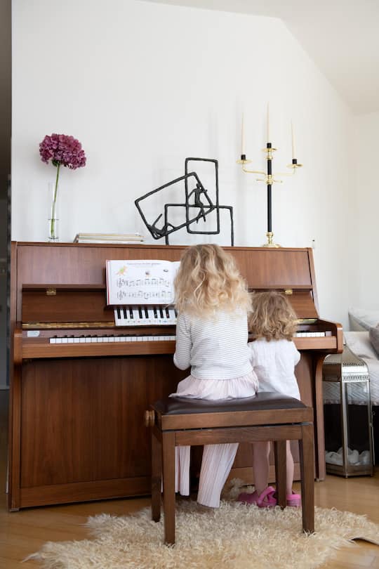 Annina Campell, Fernsehmodeartorin, mit Ehemann Marc Müller mit Tochter Anna Nina (grosse), Serafina (kleine), und Baby Sohn Gioàn-Raphaël