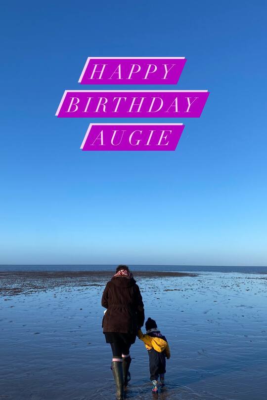 Prinzessin Eugenie und Sohn August im Watt.