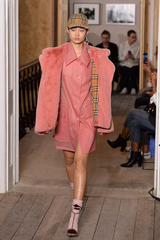 Runway-Look bei der Burberry Herbst/Winter 17/18 Show in London