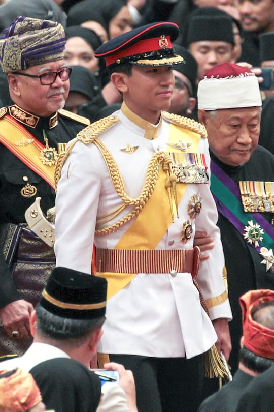 Prinz Mateen macht sich auf den Weg zum Traualtar, um seine Liebste, Anisha Rosnah zu heiraten.