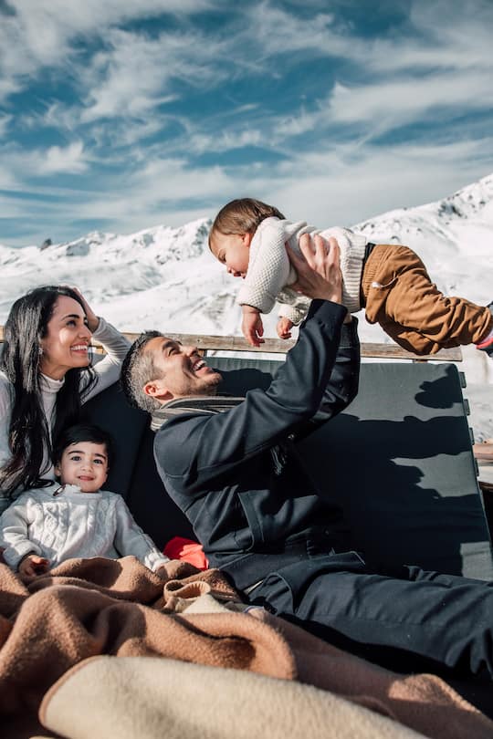 Max Loong mit Frau Sepideh Haftgoli und den Kindern Kayden Kruze und Ryden Lynx, 2020