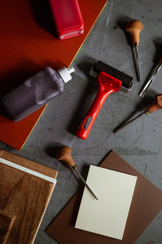 Basteln mit Sylvie Kempa - Lino-Druck, Einmachen, Batik Küchentücher färben - Atelier Frinvillier - 9. November 2020 - Copyright Olivia Pulver