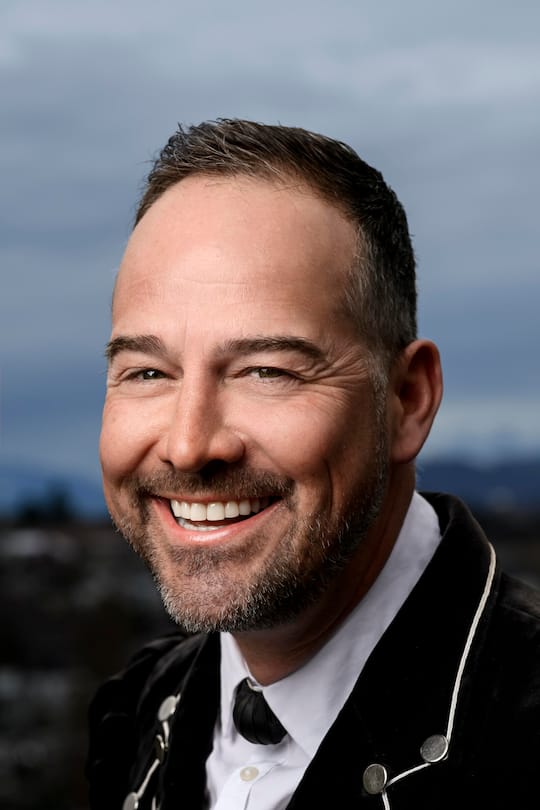 Jodlerclub Maennertreu, Franz Markus Stadelmann Dirigent, Thomas Bachmann,Reto Ruegg, Maecel Blickenstorfer, Fabio Truffer, erster Schwuler Maennerchor, Marzili Bahn, Zytglogge, Gruendungssitzung, zu Hause bei Thomas Bachmann, Bern, 2024, Fotos: Geri Born