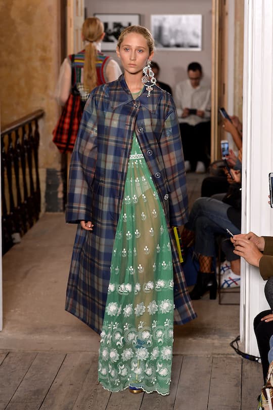 Runway-Look bei der Burberry Herbst/Winter 17/18 Show in London