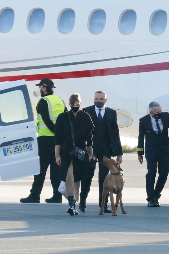 BGUK_2261210 - MONACO, FRANCE - Charlene, Princess of Monaco arrives back in Monaco after reports of Prince Albert being âfuriousâ after ex-girlfriend Nicole Coste's âinappropriateâ comments about her. Pictured: Charlene, Princess of Monaco BACKGRID UK 8 NOVEMBER 2021 UK: +44 208 344 2007 / uksales@backgrid.com USA: +1 310 798 9111 / usasales@backgrid.com *UK Clients - Pictures Containing Children Please Pixelate Face Prior To Publication*