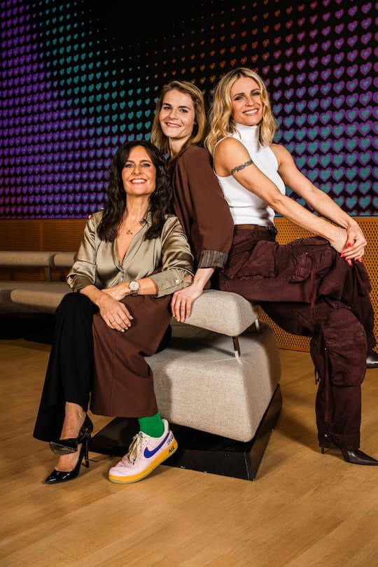 <p>Sandra Studer, Hazel Brugger und Michelle Hunziker (v.l.) führen im Mai vor einem Millionenpublikum durch den dritten Schweizer Eurovision Song Contest.</p>