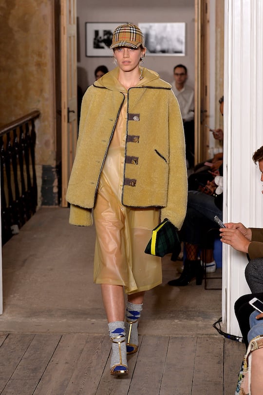 Runway-Look bei der Burberry Herbst/Winter 17/18 Show in London