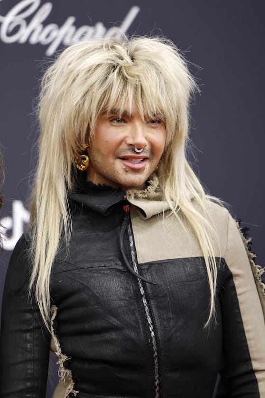 <p>Bill Kaulitz zeigt sich mit neuer Frisur.</p>