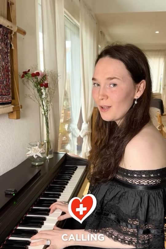 Die 24-jährige Sängerin Zoë Më vertritt am ESC die Schweiz.