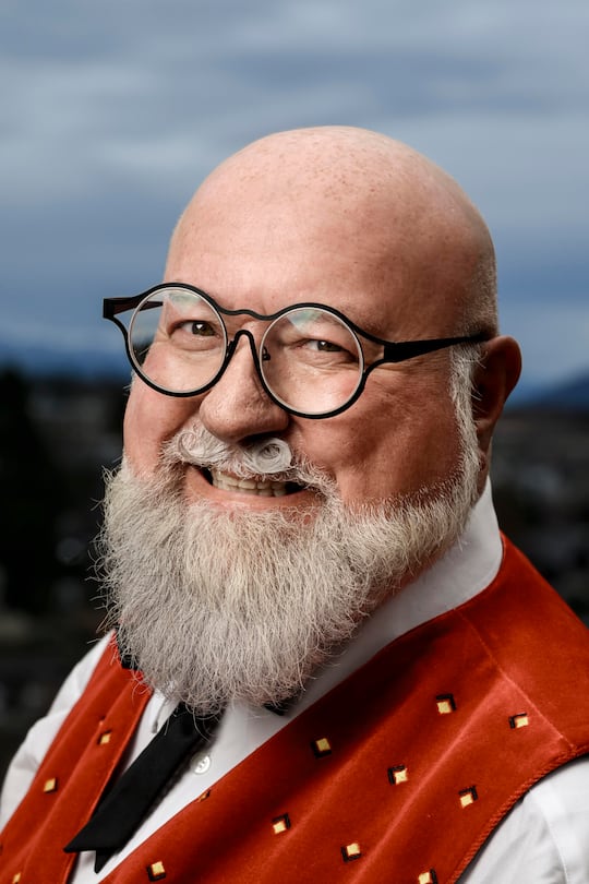 Jodlerclub Maennertreu, Franz Markus Stadelmann Dirigent, Thomas Bachmann,Reto Ruegg, Maecel Blickenstorfer, Fabio Truffer, erster Schwuler Maennerchor, Marzili Bahn, Zytglogge, Gruendungssitzung, zu Hause bei Thomas Bachmann, Bern, 2024, Fotos: Geri Born