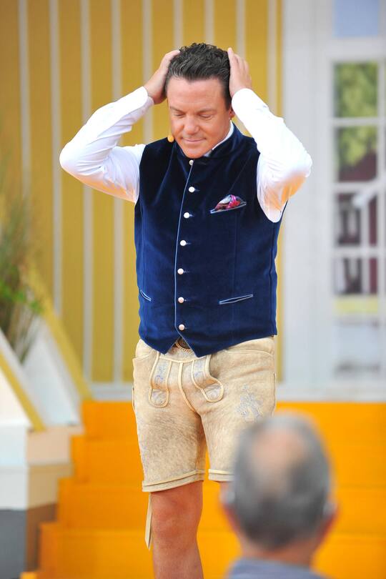 <p>ARD-Moderator Stefan Mross führt mit seiner Ex-Frau Anna-Carina Woitschack seit zwei Jahren einen erbitterten Rosenkrieg.</p>