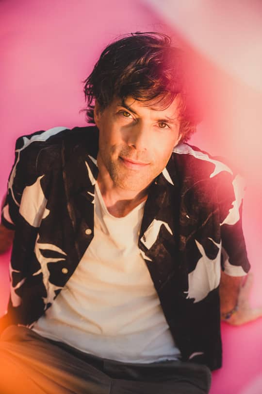 Mit Hits wie «Amerika» oder «Nr. 1» machte sich Adrian Stern einen Namen. Nun feiert der Künstler seinen 50. Geburtstag.