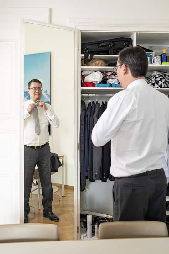 Findet es angenehm, dafür zu sorgen, dass andere glänzen: Auch im Büro hat Térence Billeter stets alles Nötige zur Hand.