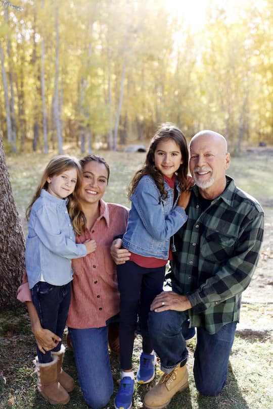 <p>Das späte Glück: Mit seiner zweiten Frau Emma Heming-Willis hat Bruce zwei Töchter, Mabel Ray (r.) und Evelyn Penn.</p>