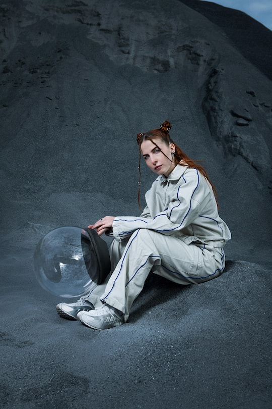 Fast wie auf dem Mond: So sieht es im Kieswerk der Logbau AG in Maienfeld aus. Gigis aktuelles Album heisst «Hinterem Mond».