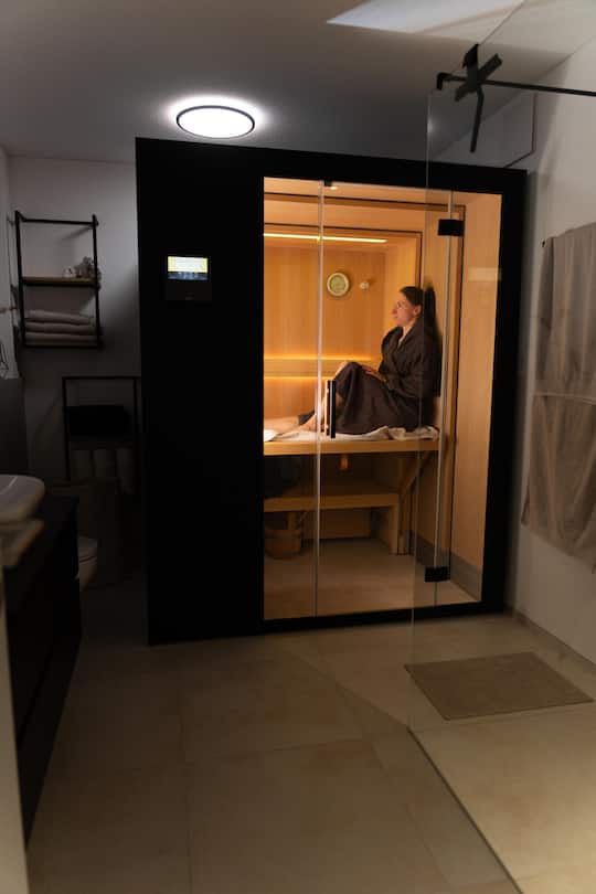 Entspannung zu Hause dank der Schweizer Illustrierten: Vor drei Jahren<br />erwähnte Fähndrich in einem SI-Artikel, dass sie von einer Sauna träume. Darauf schenkte ihr die Sauna-Firma Klafs eine.