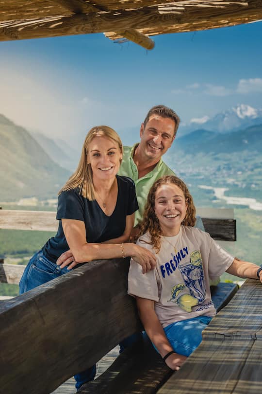 <p>Das Paar hat insgesamt fünf Kinder, zwei aus Karins erster Ehe, zwei aus früheren Beziehungen von Jörg und die gemeinsame Tochter Colette.</p>