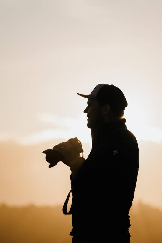 <p>Der Abfahrtscrack musste letzte Saison wegen der Krankheit pausieren. Auf Island greift er selbst mal zur Kamera.</p>