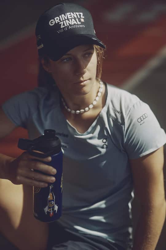 <p>«Ich finde es schön, wenn Kinder Leidenschaft haben für diesen Sport.» Darum posiert Camille Rast bereitwillig für Selfies.</p>