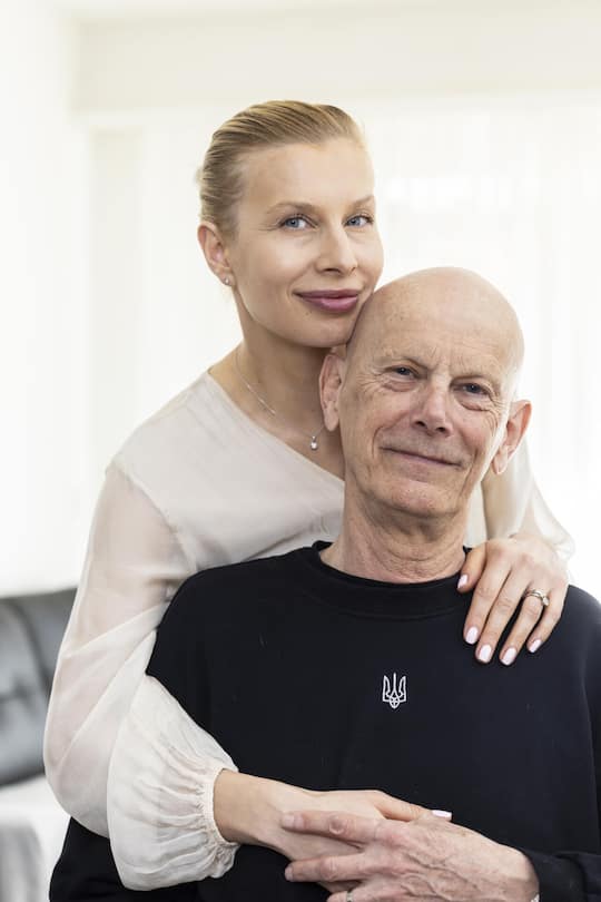 <p>«Wir haben gegenseitig viel Respekt voreinander», sagt Natalii. Koch trägt einen Pullover mit dem Wappensymbol der Ukraine.</p>