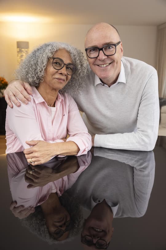 Pfister mit seiner Frau Cacilda Giacometti Pfister. Sie haben einander vor 27 Jahren an der Baarer Fasnacht kennengelernt.