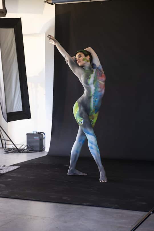 <p>Die Pose sitzt: Nina setzt ihren Körper fürs Kalendershooting in Szene. «So haben die Fans wenigstens noch das ganze Jahr 2026 etwas von mir.»</p>