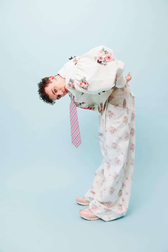 <p>Nemo, fotografiert von Schwester Ella Mettler, auf den Pressefotos für den ESC-Song «The Code».</p>