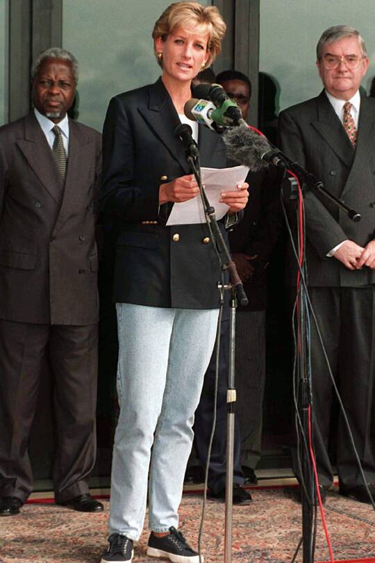 ANGOLA - JANUARY 13: Diana, Princess Of Wales, Making A Speech On Her Arrival At Luanda Airport, Angola, On The Start Of Her Four Day Visit To Red Cross Projects In Angola (Photo by Tim Graham Picture Library/Getty Images)