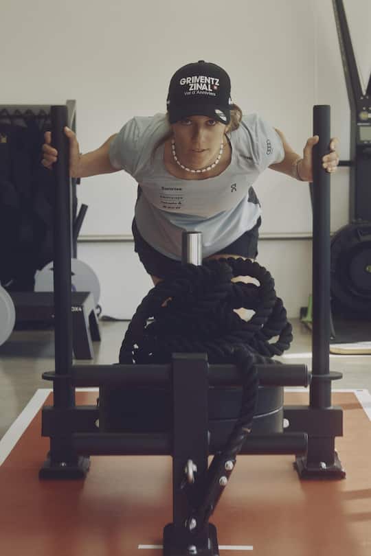 <p>Der Triumph und dann der Dämpfer: Nach dem Titel verletzte sich Camille Rast und arbeitet seitdem hart, um wieder ganz gesund zu werden.</p>