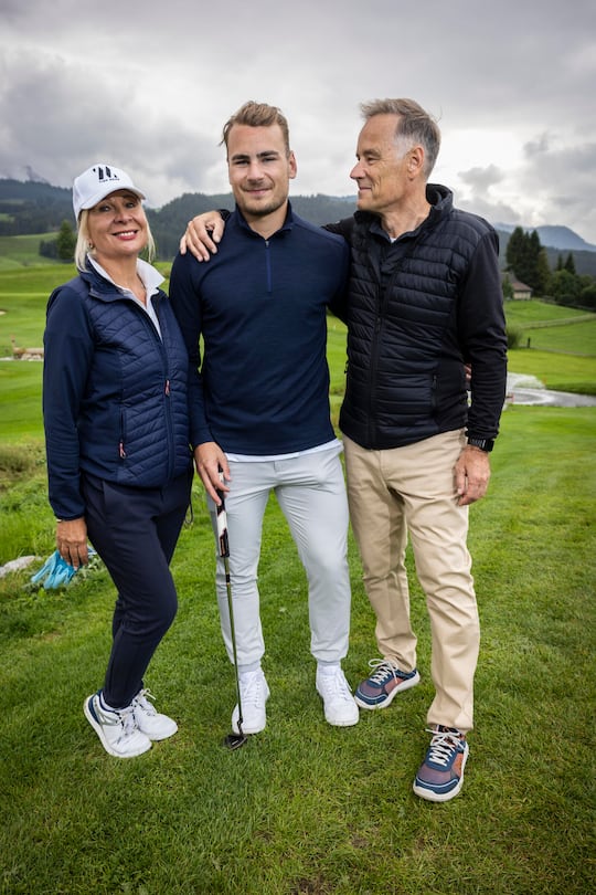 Timo Meier, Charity Golf-Tournier, Timo Meier mit Eltern