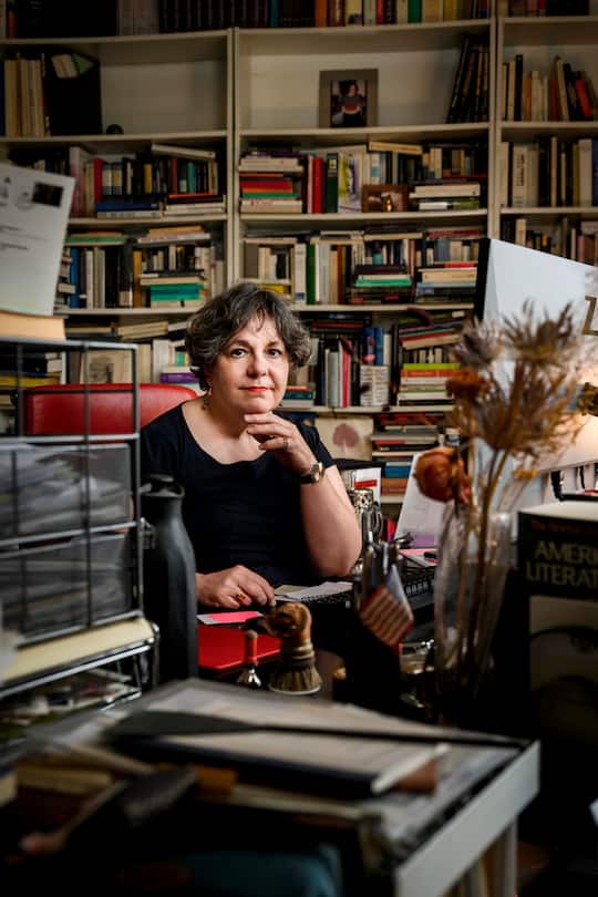 Elisabeth Bronfen, Kulturwissenschaftlerin, Interview der Woche, zu Hause, Zuerich, 2024, Fotos: Geri Born